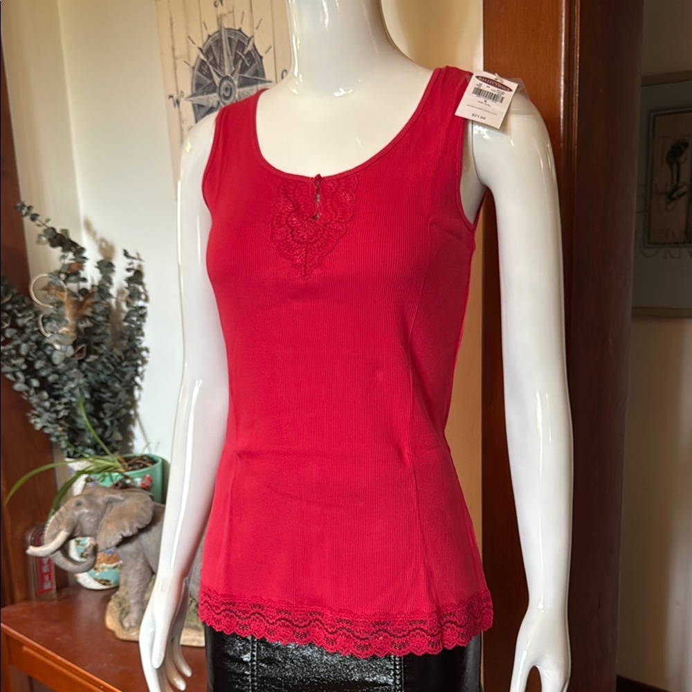 NWT size small Northern Reflections Red Tank Top with Lace Trim. 💯 cotton
